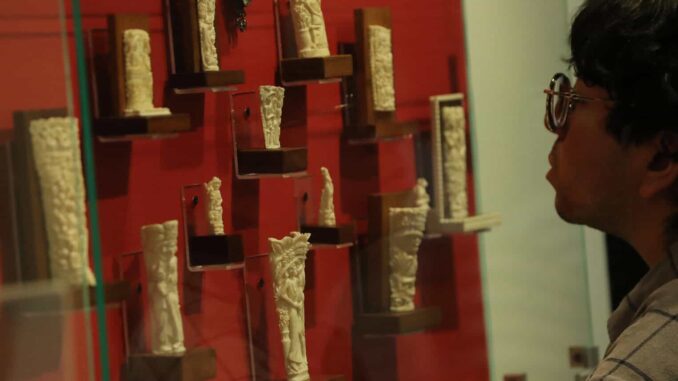 Exposición ‘Roberto Ruiz. Gigante de la miniatura’ muestra un México a escala milimétrica