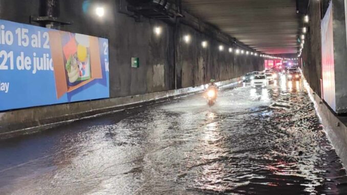 Encharcamientos e inundaciones por las fuertes lluvias de hoy sábado 12 de julio en la CDMX