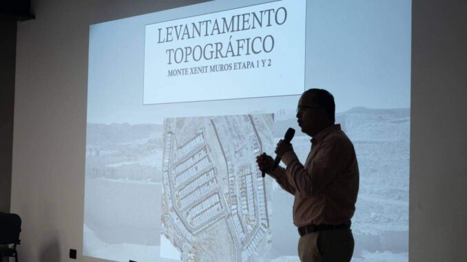 Responden alcalde Bonilla y especialistas de la UACH inquietudes de vecinos de Monte Xenit