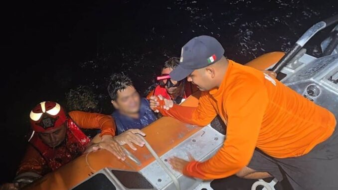 Marina rescata a tripulantes de aeronave que amerizó en costas de BCS