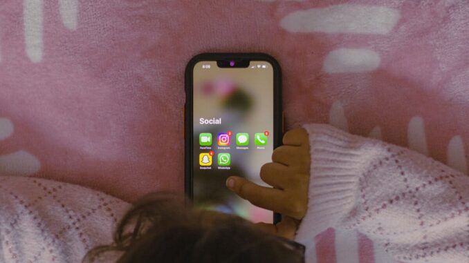 Congreso de Querétaro aprueba reforma para prohibir uso de celulares en escuelas