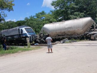 Tren Interoceánico choca con tráiler en Tabasco