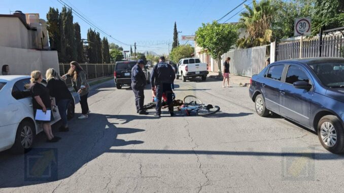 Rarámuri a bordo de una bicicleta resulta herido tras chocar con una camioneta en la colonia La Cima