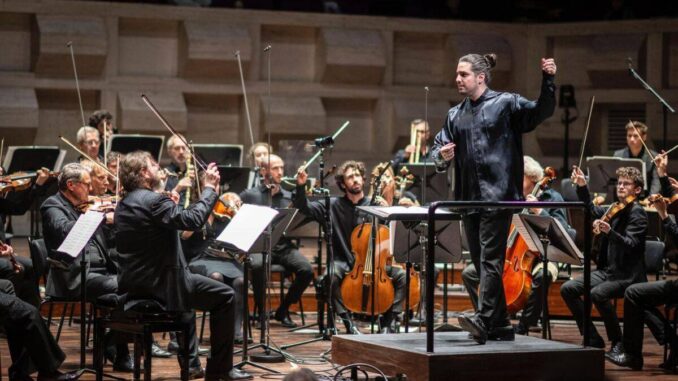 Rodrigo Sámano recibe Premio del Público en el ICCR 2025