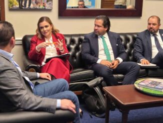 Maru Campos se reúne en Washington con el congresista Tony Gonzales