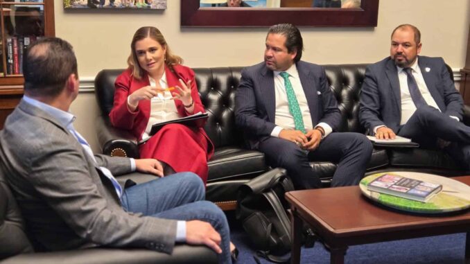Maru Campos se reúne en Washington con el congresista Tony Gonzales
