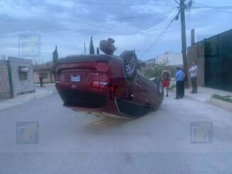 Se registra choque y volcadura en la colonia Revolución