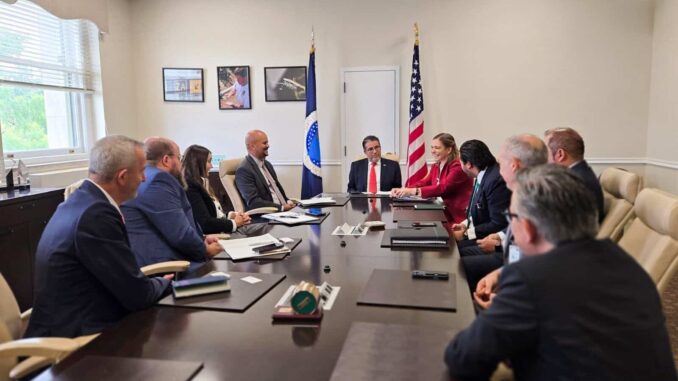 Maru Campos da a conocer en Washington las acciones del Estado para mantener al ganado libre del Gusano Barrenador