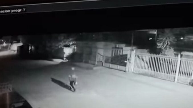 Buscan al sujeto que prendió fuego a perrito tras rociarlo con gasolina en la Villa Juárez