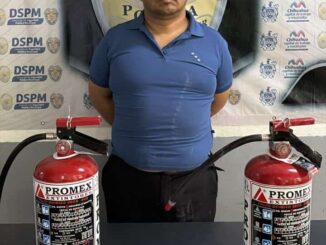 Presentan a guardia detenido por destrozar en cajeros de banco del Centro