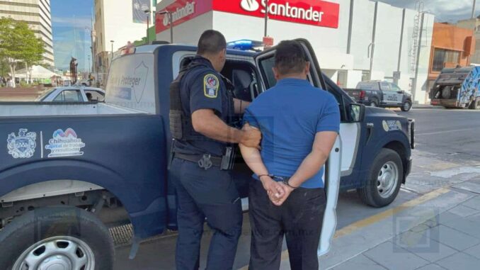 Detienen a vigilante nocturno tras causar daños en cajeros de banco en la zona centro