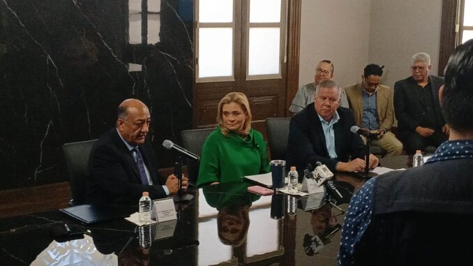 Maru Campos le cumple al magisterio: firma acuerdo para garantizar pago de prestaciones pendientes