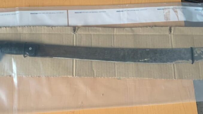 Encuentra AEI Noroeste un arma de fuego dentro de un vehículo