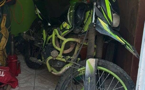 Asegura AEI en Tierra Nueva motocicleta con reporte de robo en Bachíniva