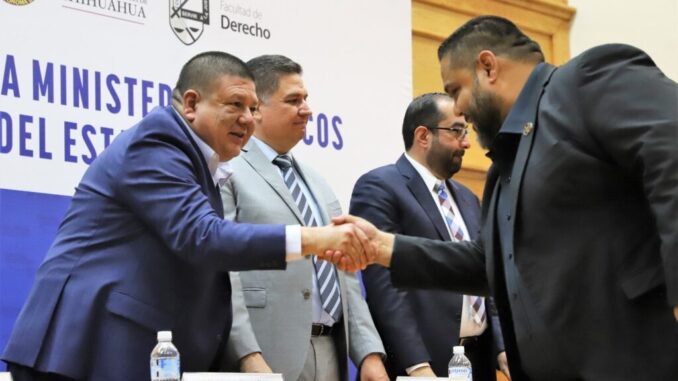 Encabeza Fiscal General César Jáuregui Moreno entrega de Manuales para MPs