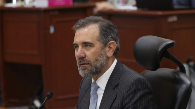 SCJN ampara a Lorenzo Córdova; SEP deberá eliminar su imagen de libros de texto