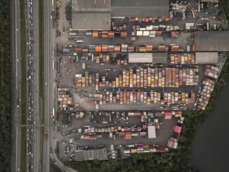 Entran en vigor los nuevos aranceles de EE.UU. y arrecia la guerra comercial