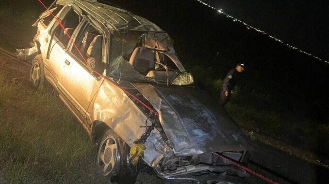 Volcadura deja un fallecido y dos lesionados en libramiento de Cuauhtémoc 