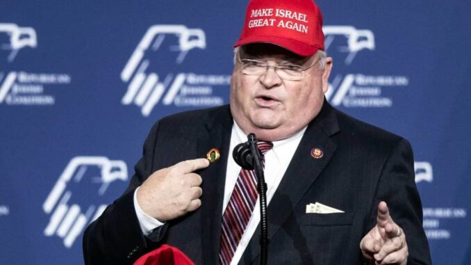 Trump cesa a director de Servicio de Impuestos tras solicitar datos de indocumentados