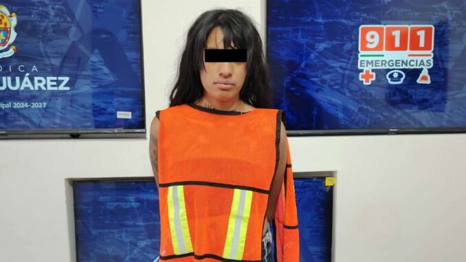 Se drogaba en su auto frente a su hija; la detienen