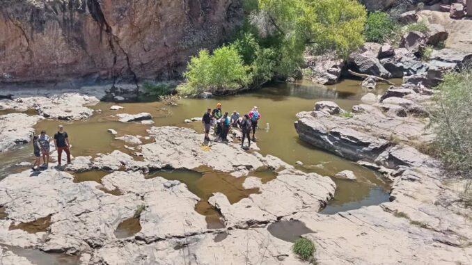 Rescatan bomberos a senderista lesionada en Lago Jacales