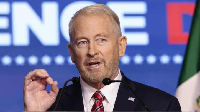 Embajador de EE.UU. felicita a México por la extradición de 26 narcotraficantes a su país