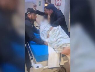 Policías de la CDMX rescatan a adolescente de incendio en su casa
