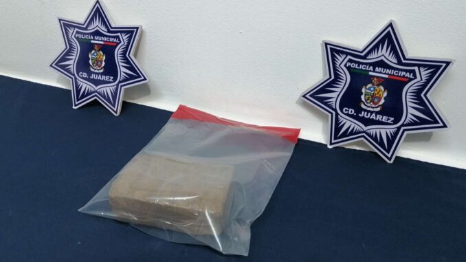 Detienen a una adolescente con una libra de mariguana en Los Alcaldes