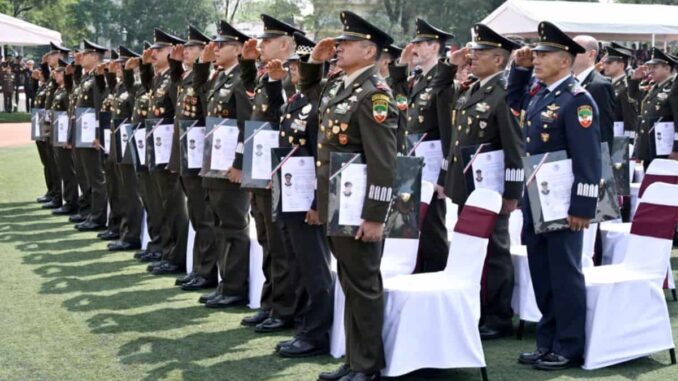 Se gradúan 68 discentes del Colegio de Defensa Nacional