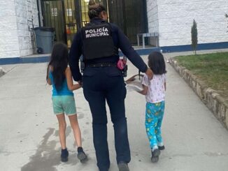 Resguardan a dos niñas que caminaban solas en Parajes del Sol