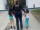 Resguardan a dos niñas que caminaban solas en Parajes del Sol