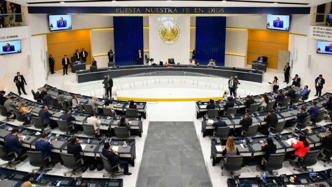 Asamblea Legislativa de El Salvador avala la reelección presidencial indefinida