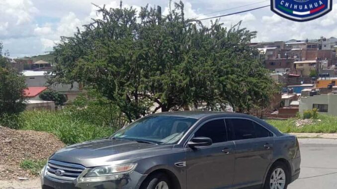 Recupera AEI automóvil momentos después que se reportó su robo en Parral