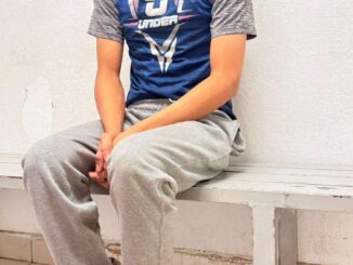 Solicitan apoyo para localizar a la familia de joven extraviado