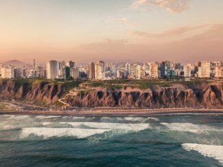 Perú lanza alerta de tsunami tras terremoto en Rusia
