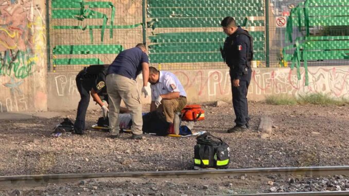 Migrante hondureño resulta lesionado al caer del tren en movimiento