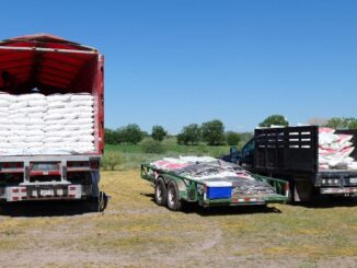 Acompaña Arturo Zubia entrega de fertilizantes en Saucillo