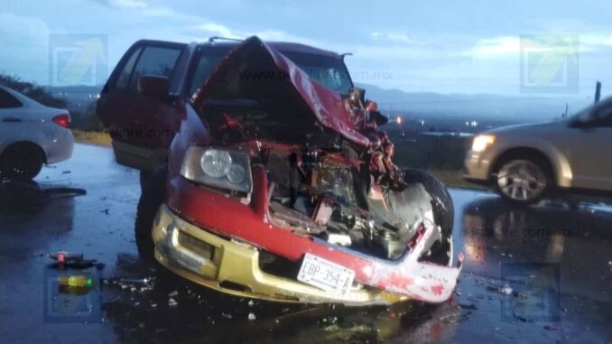 Se registra otro choque frontal en autopista Cuauhtémoc a Chihuahua; tres heridos
