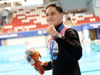 Osmar Olvera gana la plata en trampolín de 1 metro