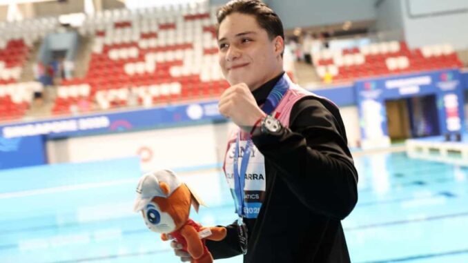 Osmar Olvera gana la plata en trampolín de 1 metro