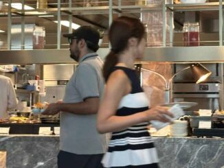 Captan a Andrés Manuel López Beltrán en Tokio, Japón