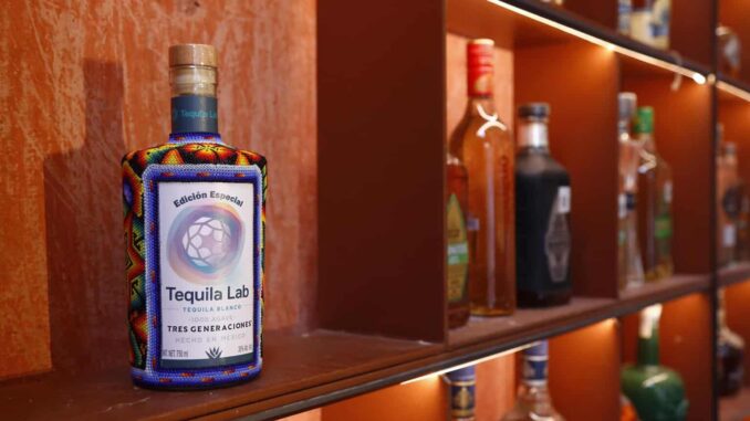 Imponen en Jalisco un Récord Guinness al reunir 3 mil 199 botellas de tequila