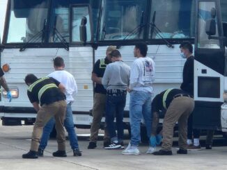 Florida invita a reportar a los ex para deportarlos de EE.UU.