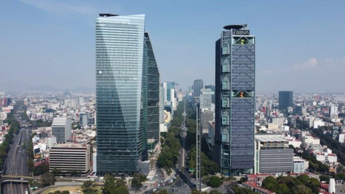 Analistas privados mantienen en 0.2 % estimación de crecimiento de la economía mexicana en 2025