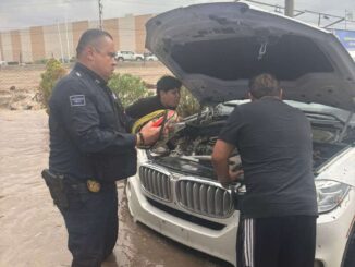 Brindan policías municipales apoyo ciudadano ante lluvias