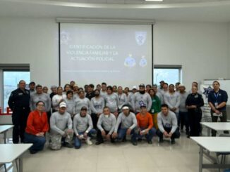 Ofrecen policías charla informativa sobre violencia familiar en maquiladora