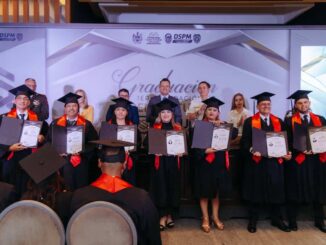 Entrega alcalde Bonilla constancias a primera generación de licenciaturas del ISSCUU