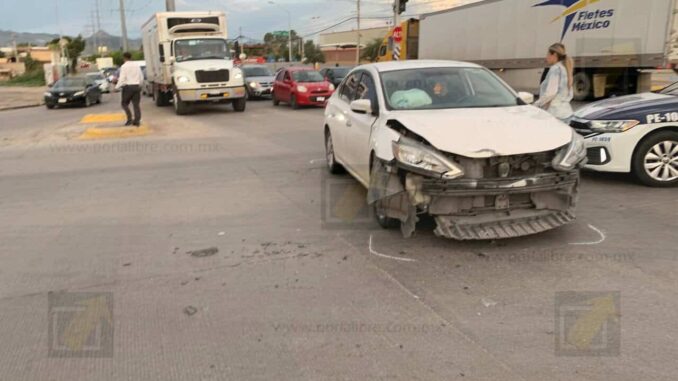 Choque en Lombardo Toledano y Juan Pablo II deja lesiones leves