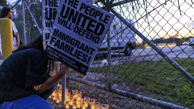 Suben un 111 % los migrantes detenidos en Florida tras el regreso de Trump, alerta HRW