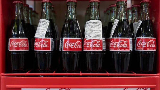 Trump promete devolver el azúcar a la Coca-Cola